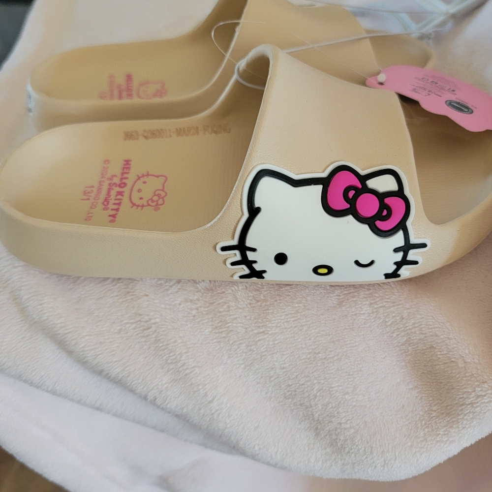 NWT HELLO KITTY Sandals/ Slides Girls S 13/1